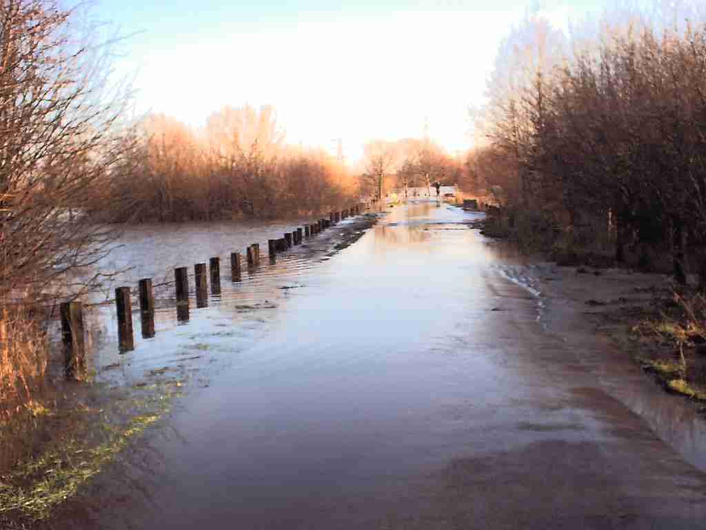 flooded access road over chertsey meads 2002-2003